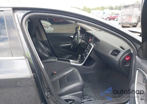 2012 Volvo S60 T5 z USA, uszkodzony, nr VIN YV1622FS2C2144810